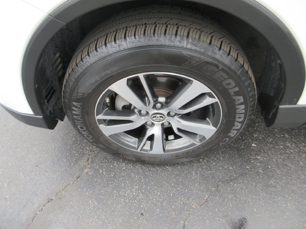Used 2018 Toyota RAV4 XLE w/ Plus Extra Value Package FWD image 15