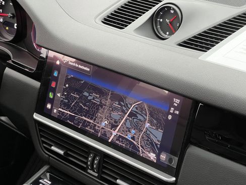 Certified 2022 Porsche Cayenne Platinum Edition image 35