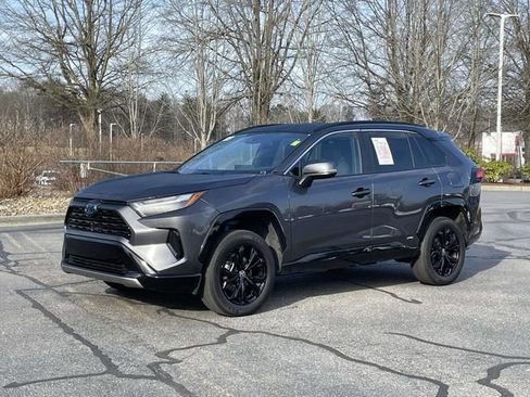 Used 2023 Toyota RAV4 SE image 1