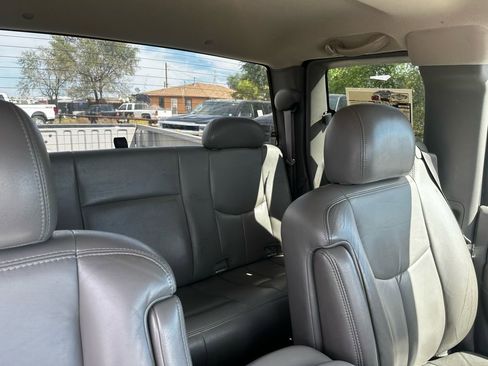 Used 2005 GMC Sierra 2500 SLT w/ Skid Plate Package image 18