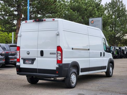 Used 2025 RAM ProMaster 2500 w/ Convenience Group FWD image 3