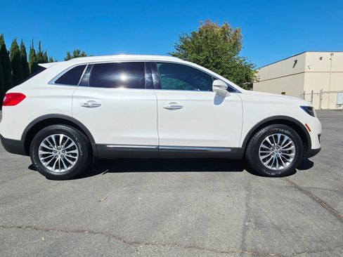 Used 2016 Lincoln MKX Select w/ Select Plus Package FWD image 4