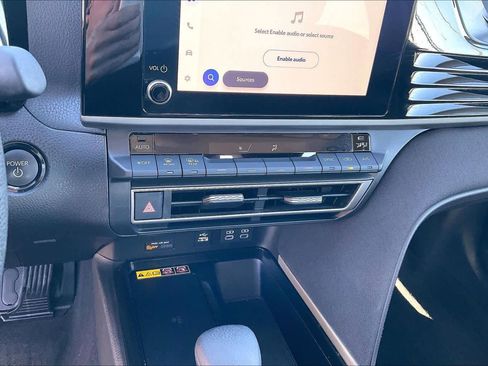 Used 2025 Toyota Camry LE image 33