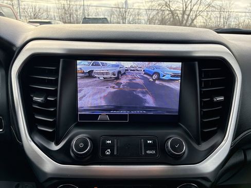 Used 2023 GMC Acadia SLE w/ Driver Convenience Package image 7