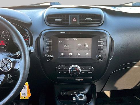 Used 2018 Kia Soul + FWD image 6
