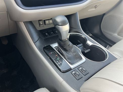 Used 2018 Toyota Highlander XLE AWD/4WD image 19