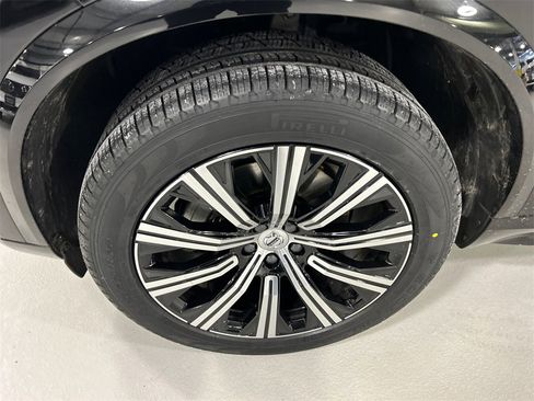 Certified 2023 Volvo XC90 B5 Plus w/ Protection Package Premier image 8