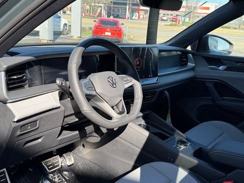 New 2026 Volkswagen Tiguan SE R-Line AWD/4WD image 9