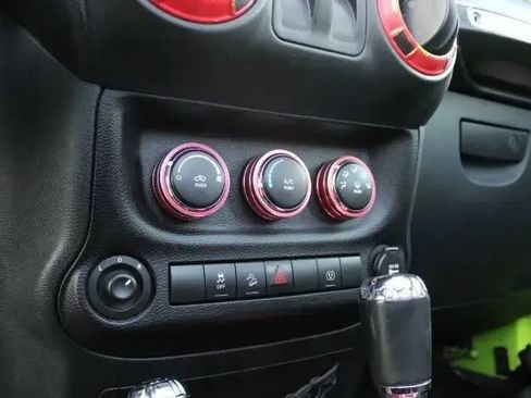 Used 2013 Jeep Wrangler Rubicon w/ PWR Convenience Group AWD/4WD image 36