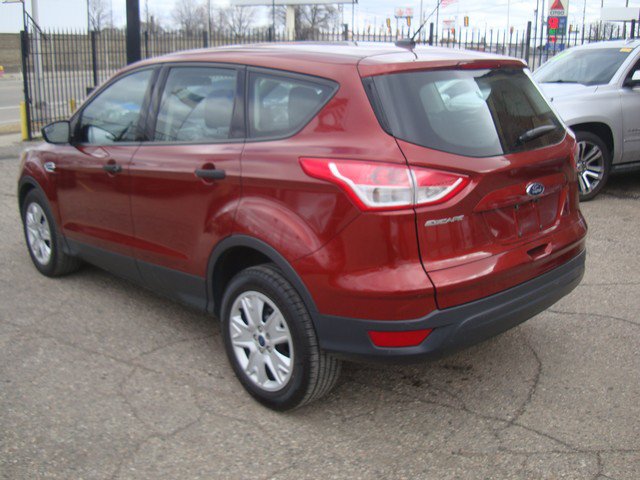 Used 2015 Ford Escape S FWD image 3