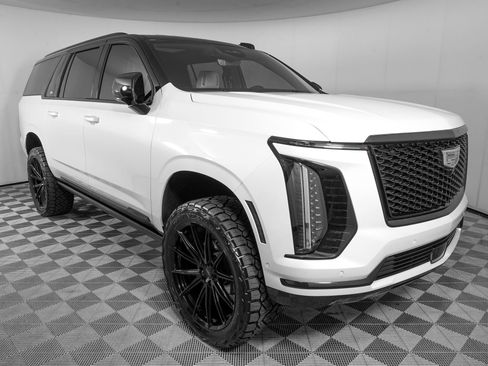 Used 2025 Cadillac Escalade ESV Sport w/ LPO, ONYX Package AWD/4WD image 3