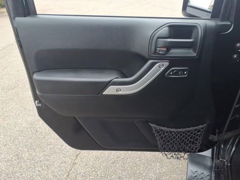 Used 2014 Jeep Wrangler Unlimited Sahara w/ Connectivity Group image 7