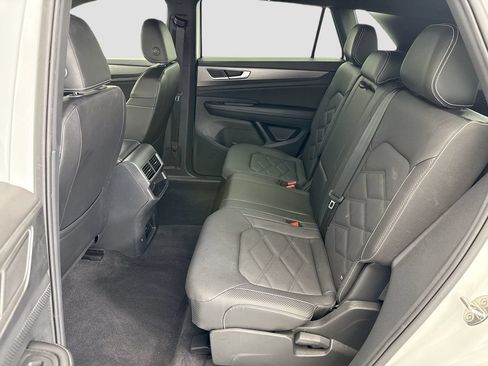 Used 2024 Volkswagen Atlas Cross Sport SE FWD image 19