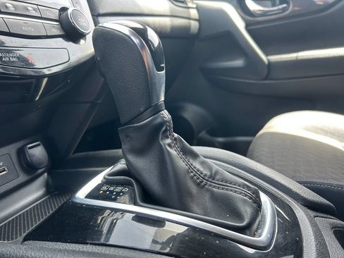 Used 2018 Nissan Rogue SV FWD image 17