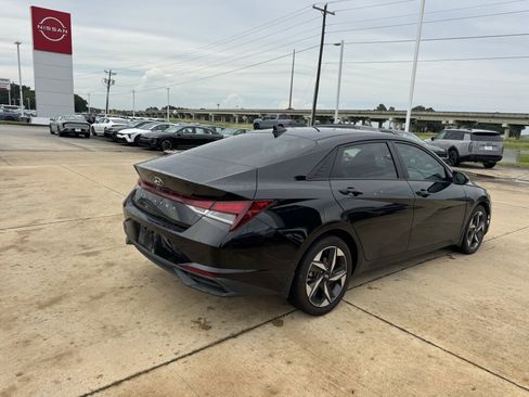Used 2023 Hyundai Elantra SEL w/ Convenience Package FWD image 18
