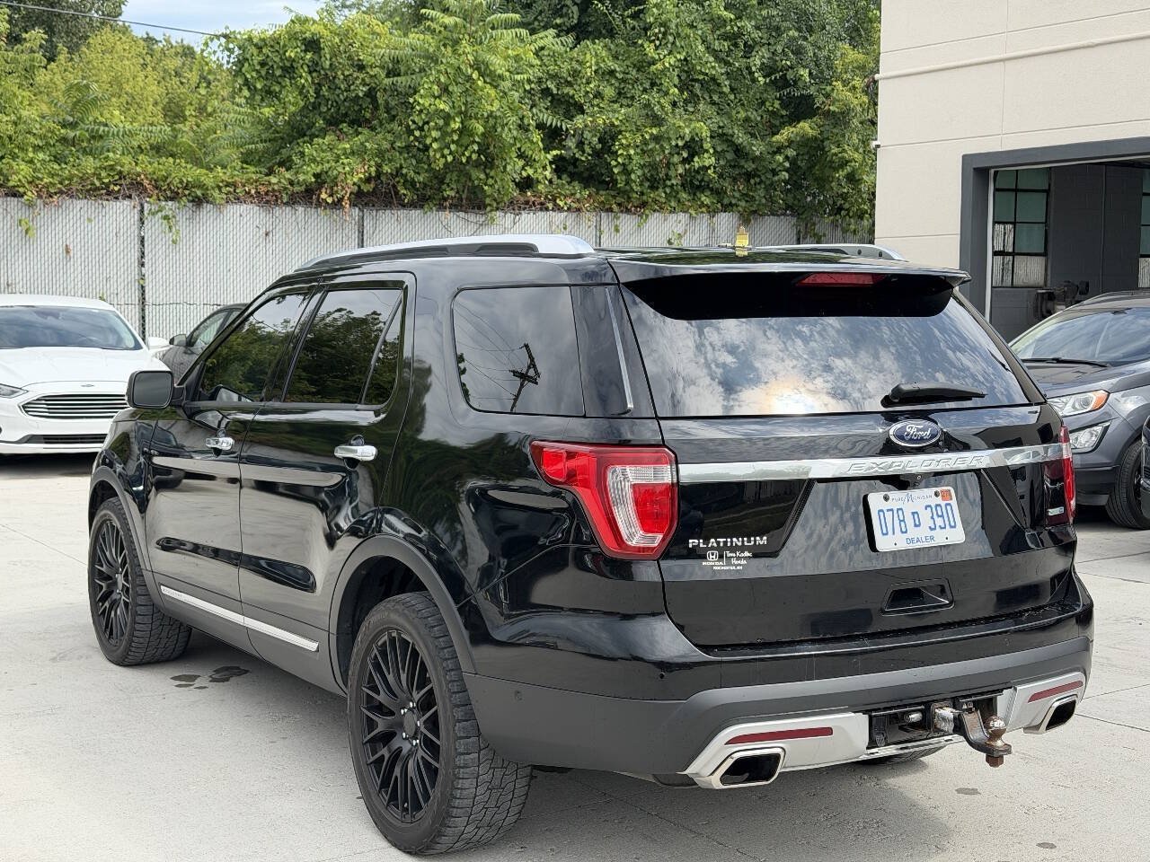 Used 2017 Ford Explorer Platinum AWD/4WD image 9