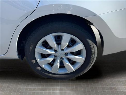 Used 2015 Toyota Corolla LE image 14