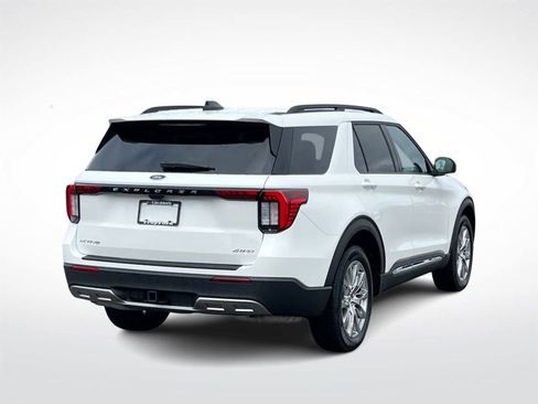 Used 2025 Ford Explorer Active w/ Active Comfort Package image 8