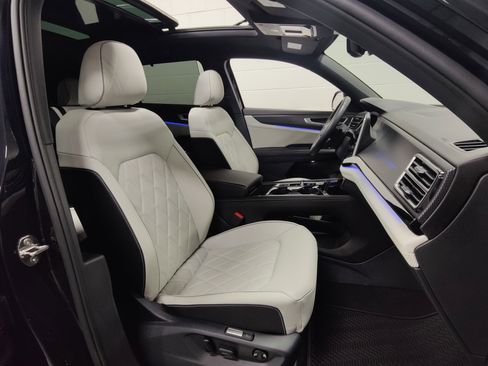 Certified 2025 Volkswagen Atlas Cross Sport SEL Premium R-Line image 5