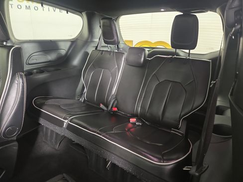 Certified 2024 Chrysler Pacifica Limited w/ S Appearance Package FWD image 14