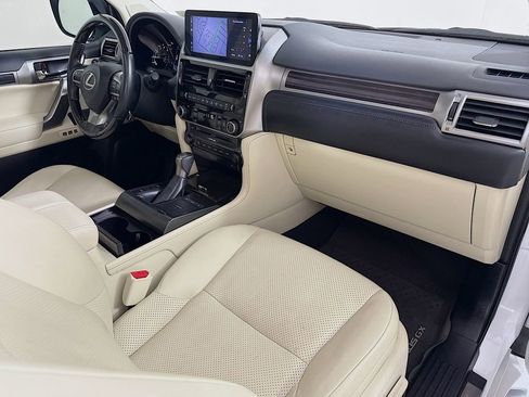 Used 2023 Lexus GX 460 Luxury w/ Accessory Package AWD/4WD image 30