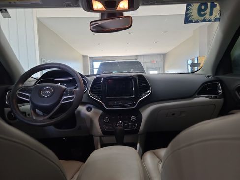 Used 2019 Jeep Cherokee Limited AWD/4WD image 12