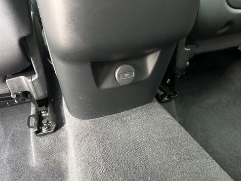 Certified 2025 Volvo XC60 B5 Core image 15