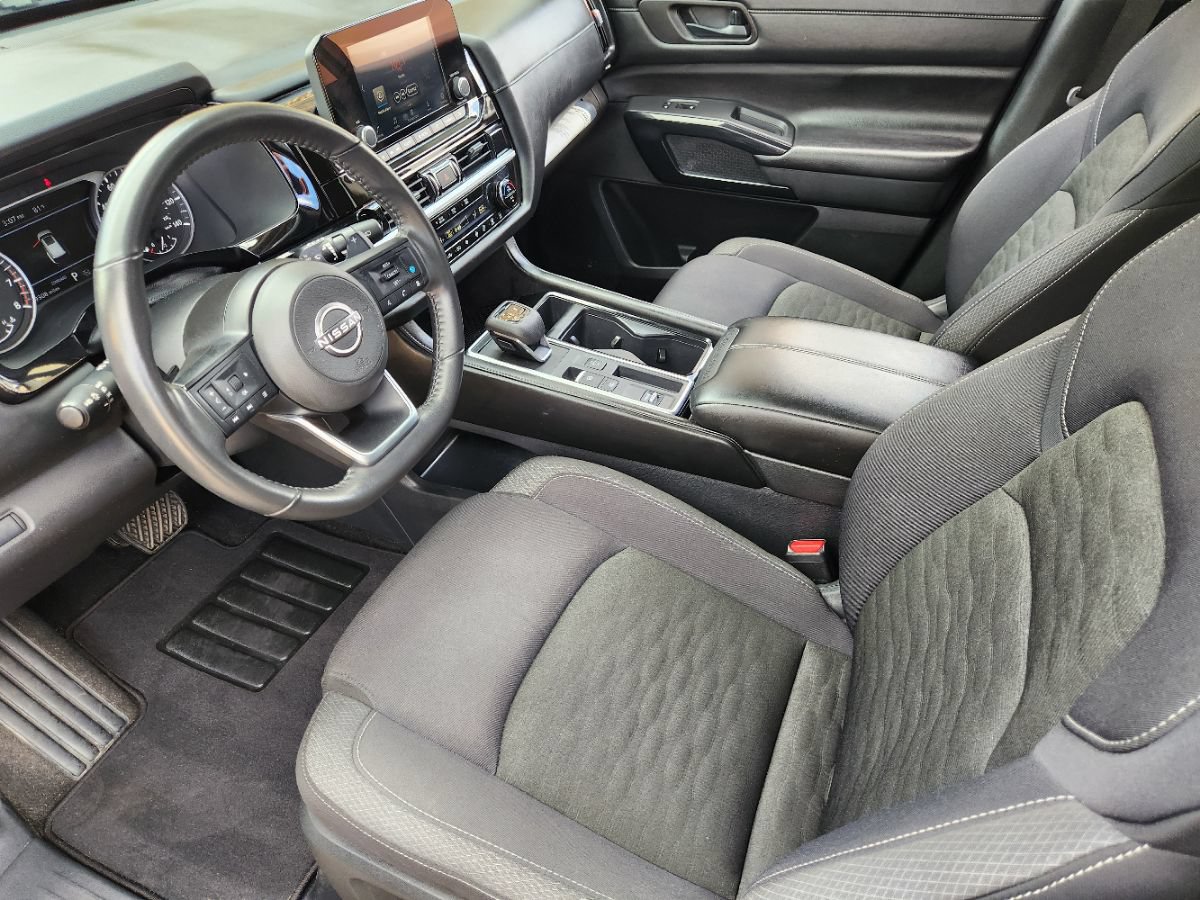 Used 2025 Nissan Pathfinder SV w/ Black Appearance Package FWD image 23