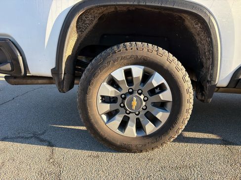 Used 2025 Chevrolet Silverado 2500 Custom w/ Custom Value Package image 13