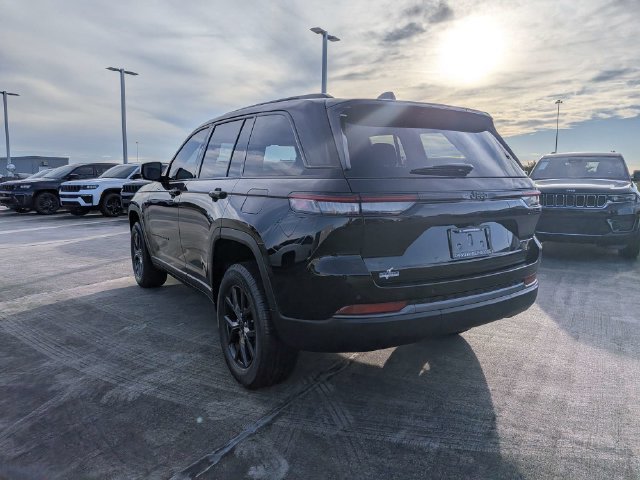 New 2027 Jeep Grand Cherokee Altitude RWD image 6