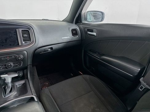 Used 2017 Dodge Charger SXT image 29