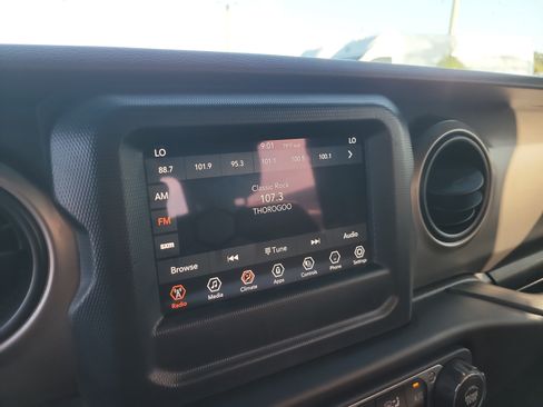 Used 2021 Jeep Wrangler Sport AWD/4WD image 17
