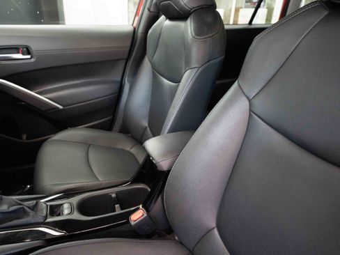 Used 2024 Toyota Corolla Cross XLE FWD image 10