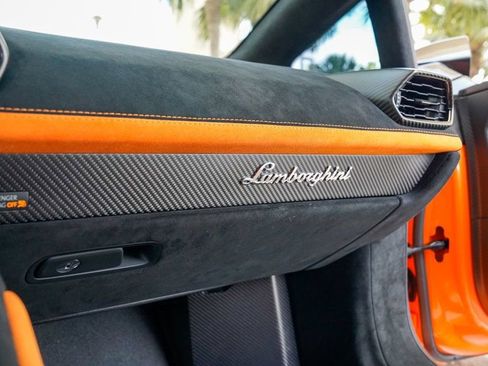 Used 2022 Lamborghini Huracan STO image 59