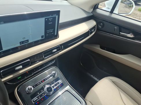 Used 2023 Lincoln Nautilus Reserve w/ Equipment Group 201A image 22