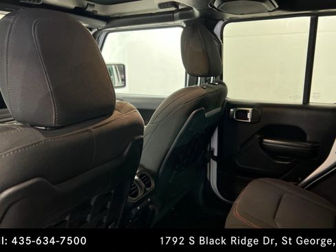 Used 2019 Jeep Wrangler Unlimited Rubicon w/ Cold Weather Group AWD/4WD image 19