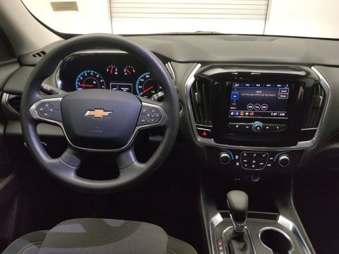 Used 2021 Chevrolet Traverse LS FWD image 22