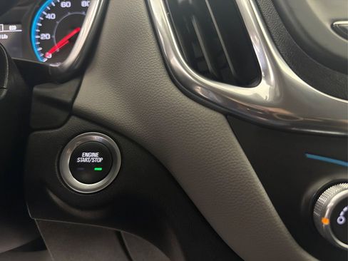 Used 2022 Chevrolet Equinox LS image 31