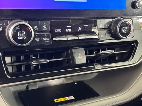 Used 2023 Toyota Highlander XLE image 20