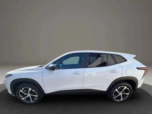 Used 2025 Chevrolet Trax RS FWD image 8