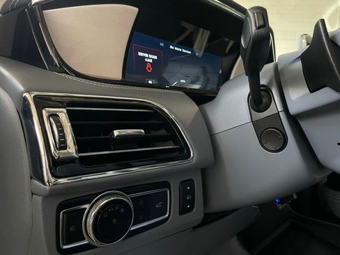 Used 2021 Lincoln Navigator Black Label w/ Cargo Convenience Package image 40