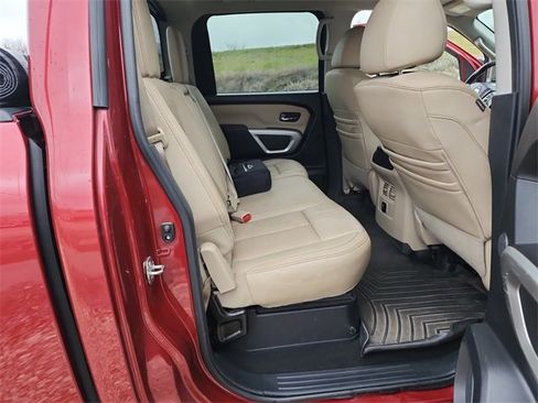 Used 2018 Nissan Titan SL image 10