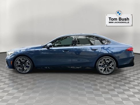 Certified 2025 BMW 530i xDrive w/ M Sport Package image 6