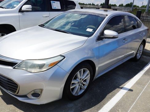 Used 2013 Toyota Avalon XLE Premium FWD image 4