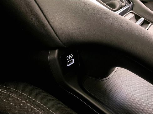 Used 2023 Honda HR-V LX image 33