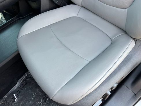 Used 2025 Toyota Sienna XLE FWD image 10