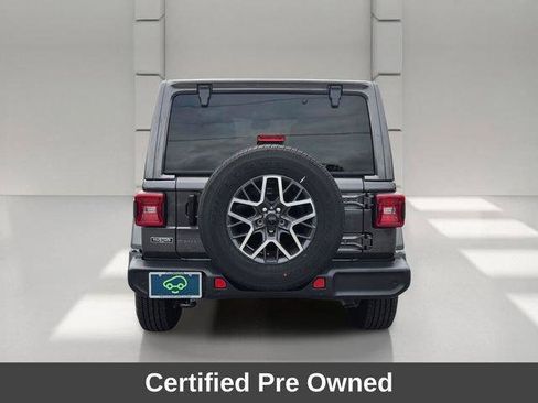 Used 2025 Jeep Wrangler Unlimited Sahara AWD/4WD image 4