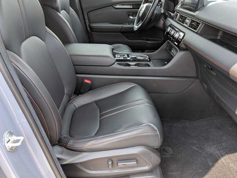 Used 2025 Honda Pilot TrailSport image 21