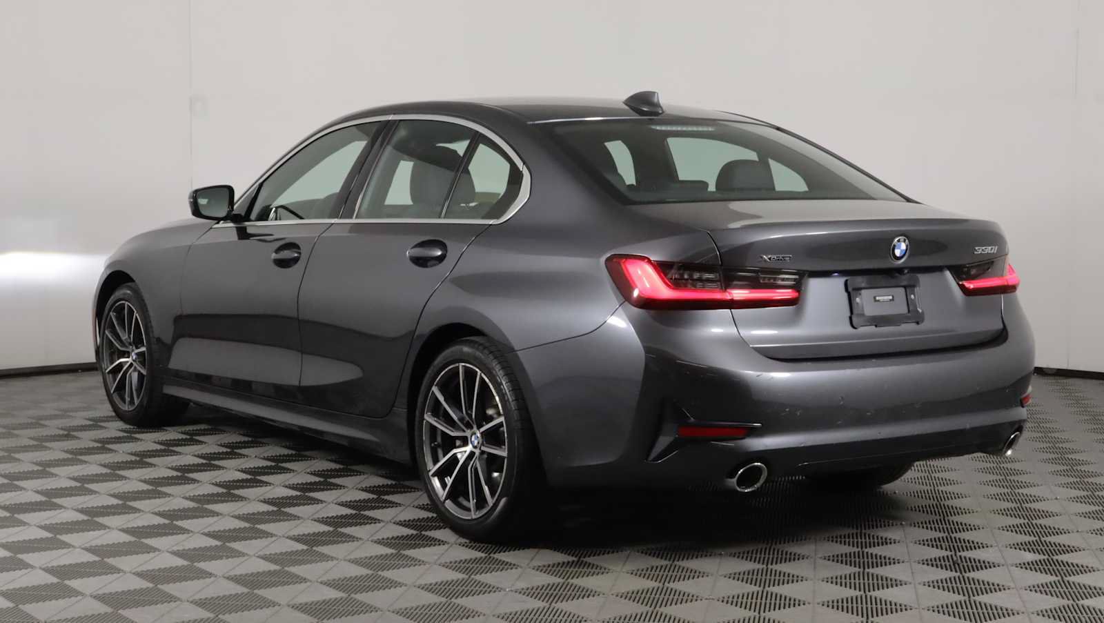 Used 2021 BMW 330i xDrive Sedan w/ Convenience Package AWD/4WD image 4