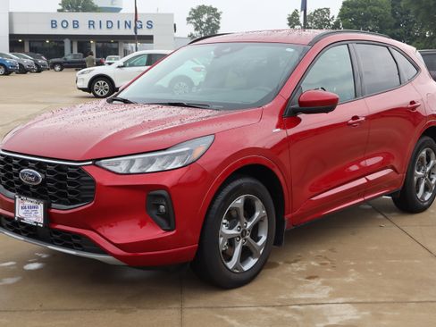 Used 2024 Ford Escape ST-Line Select w/ Tech Pack #2 image 2